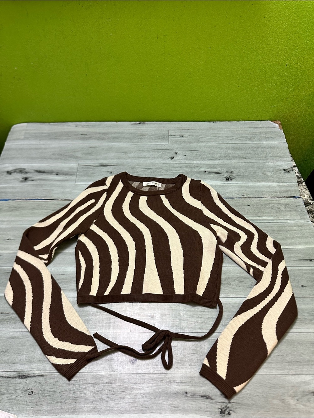 12th Tribe Brown & Cream Wave-Stripe Tie-Front Long Sleeve Crop Sweater S